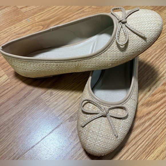 Oasis Society Beige Woven Ballet Flats size 9 - Picture 1 of 5